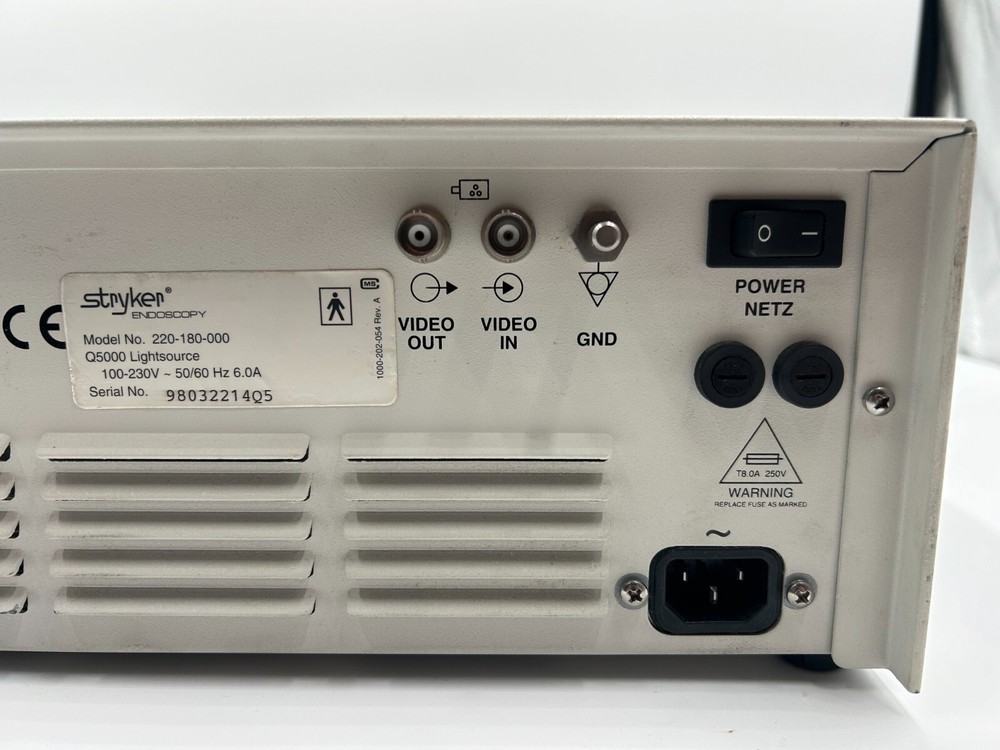 Stryker 220-180-000 Q5000 Light Source
