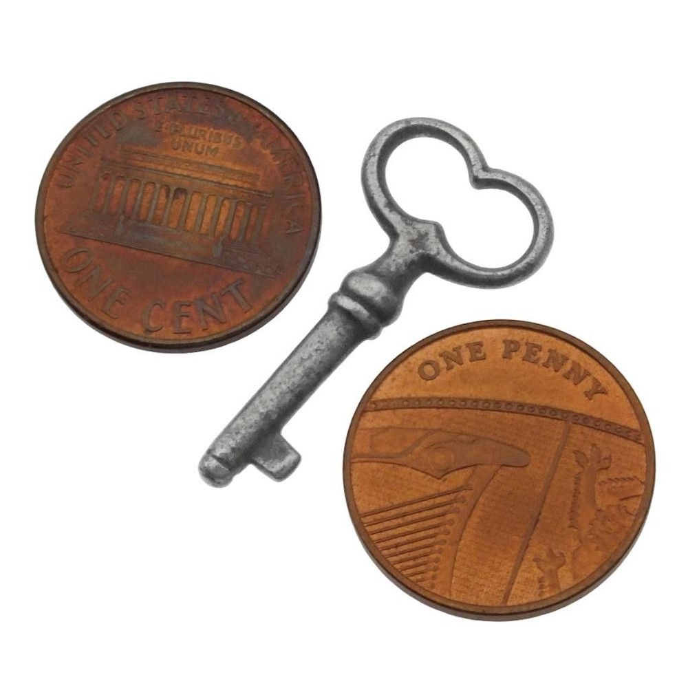 SMALL TINY Key with WIRE Bow 1⅛" - Antique Key Vintage Key Solid Shaft  ref.k875