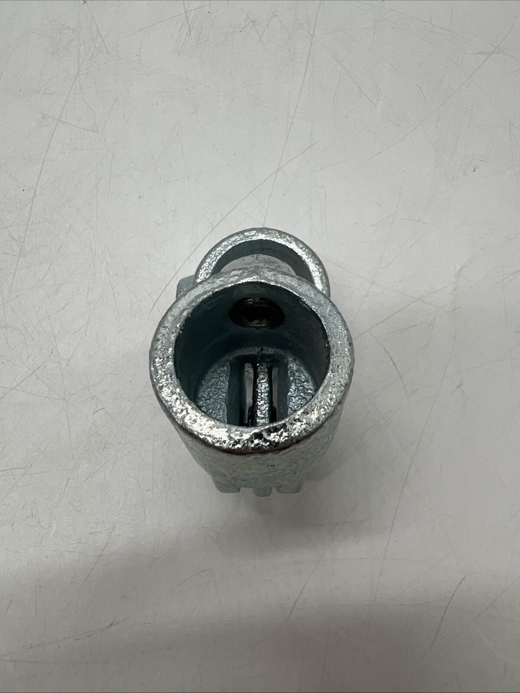 PRO-SAFE Galvanized Swivel Socket Fittin for Structural Pipe Rail: 3/4" Pipe