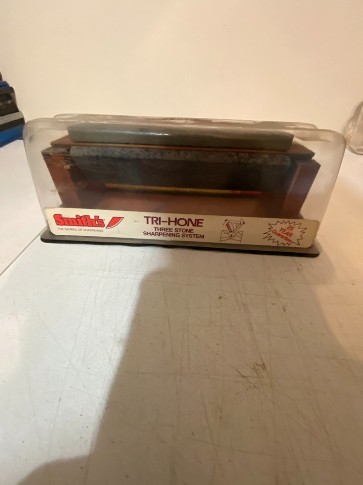 Smith’s Tri Hone Sharpening System 3 Stone Knife Sharpener w Case Base