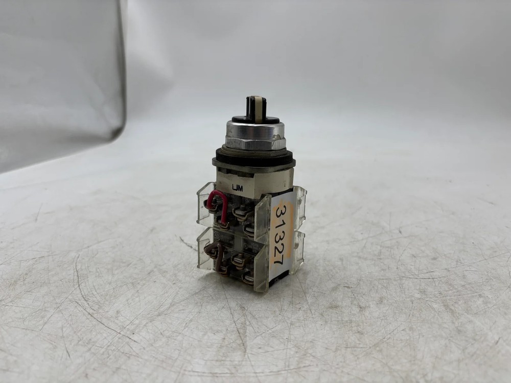 Siemens 3SB3 100-0AA30 Selector Switch