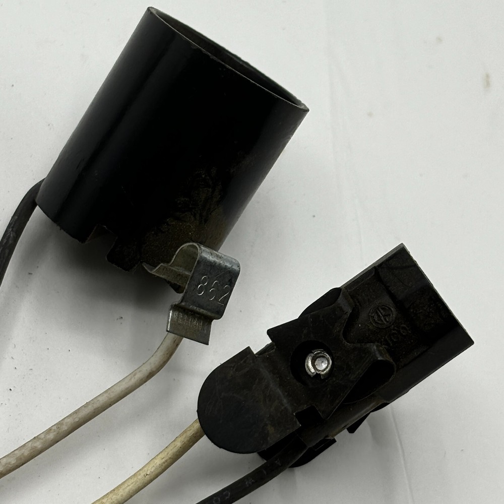 TRIBORO Phenolic Light Socket Medium Base 660W 250V Bulk ⭐