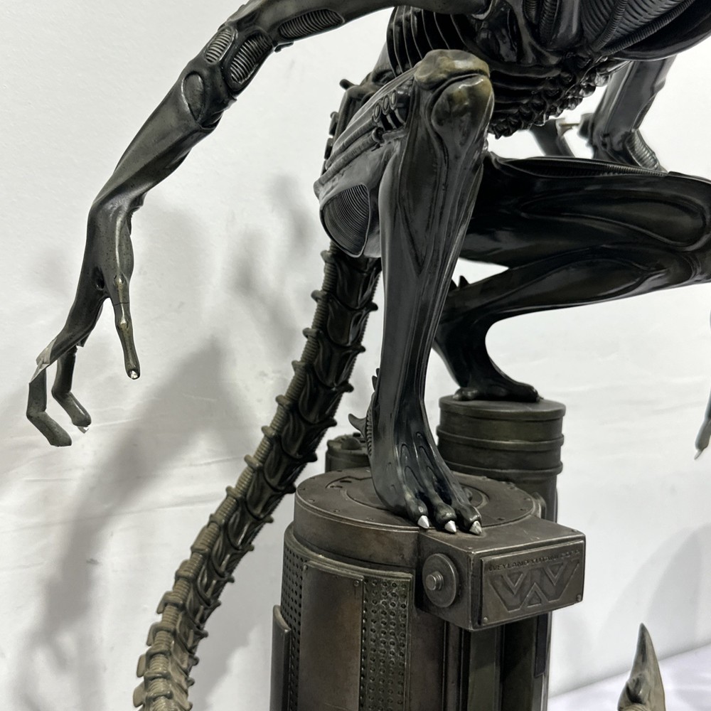 Sideshow Aliens Warrior 1/4 Maquette Premium Format SSC Damaged