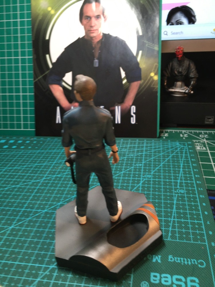 Eaglemoss Alien & Predator #19 "Bishop" with box and leaflet