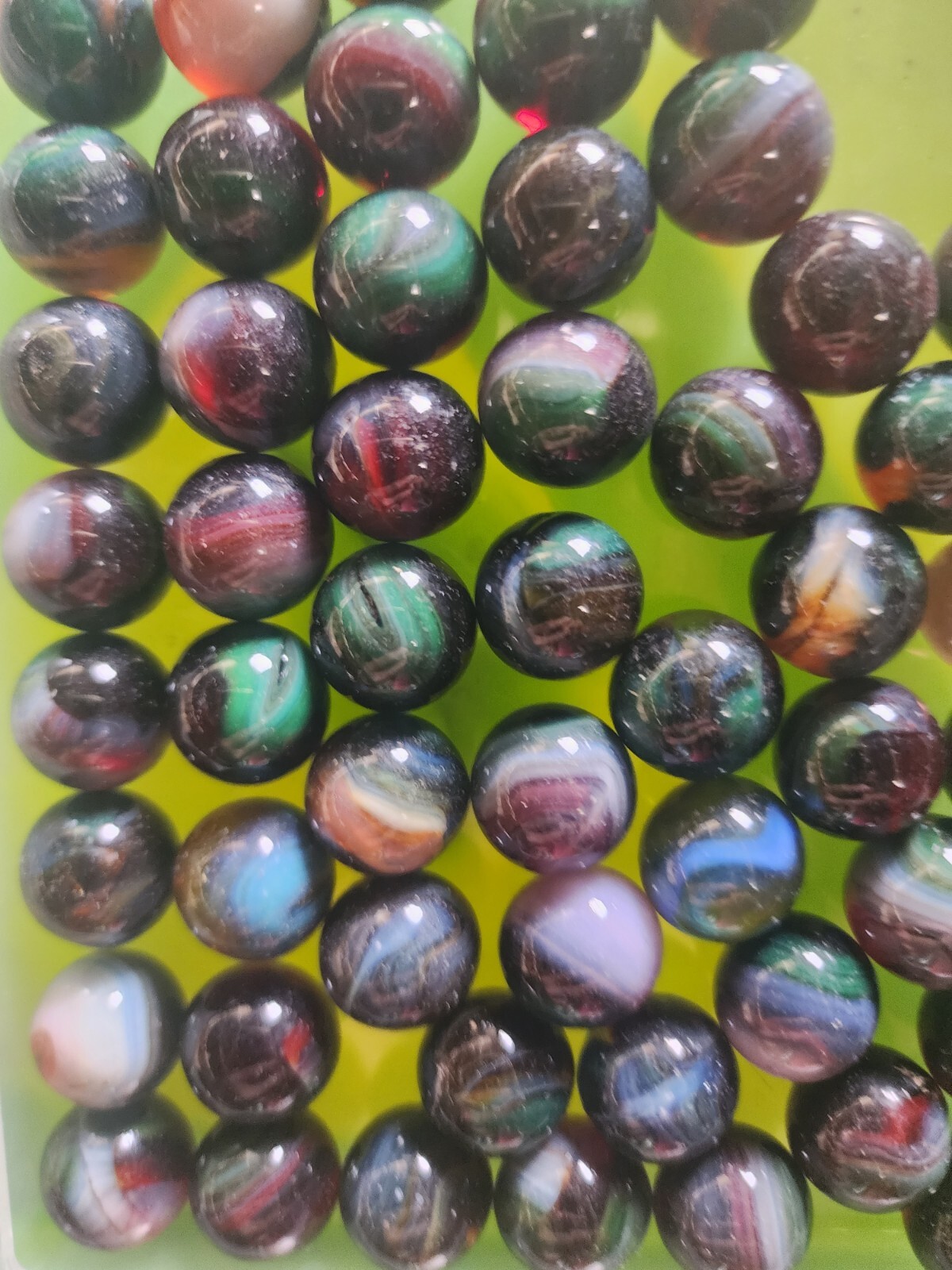10 UV REACTIVE MARBLES 5/8" . Great MULTICOLOR GLOWERS. LOT E. $9.99