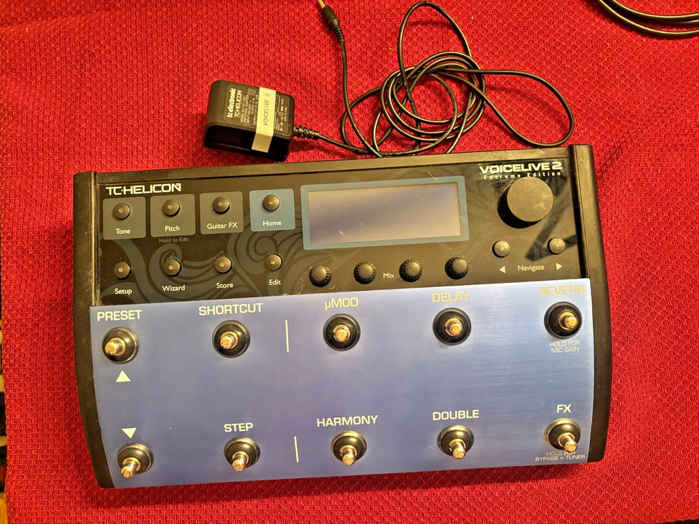 TC-Helicon VoiceLive 2 Vocal Multi-Effects Processor Pedal Effector l