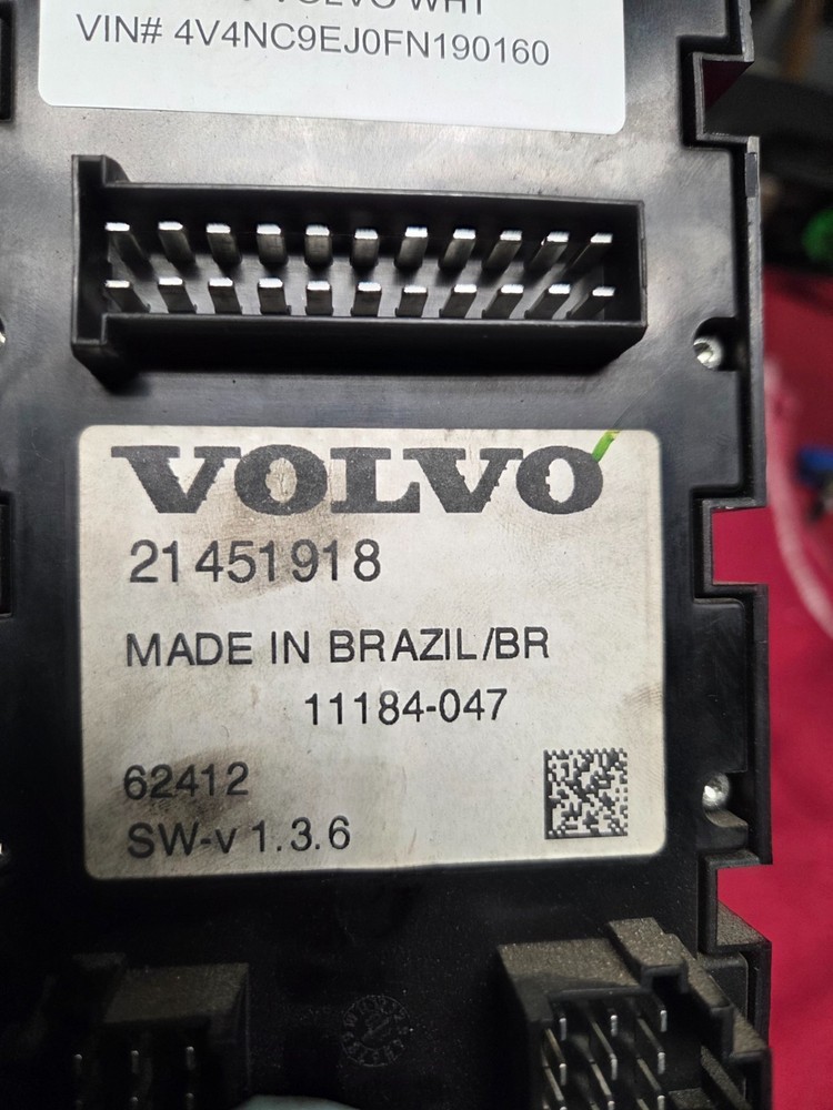 2015 Volvo 21451918,TEMPERATURE CONTROL SWITCH, SLEEPER , MISSING COVER FUSES