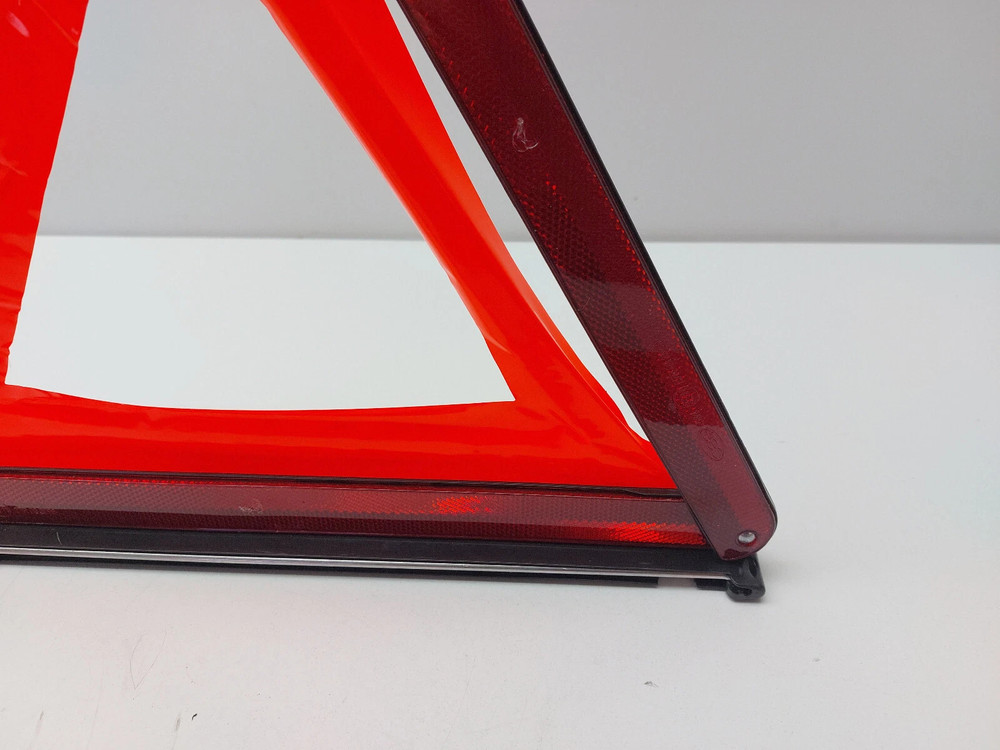 VOLVO V40 EMERGENCY HAZARD WARNING TRIANGLE 2013