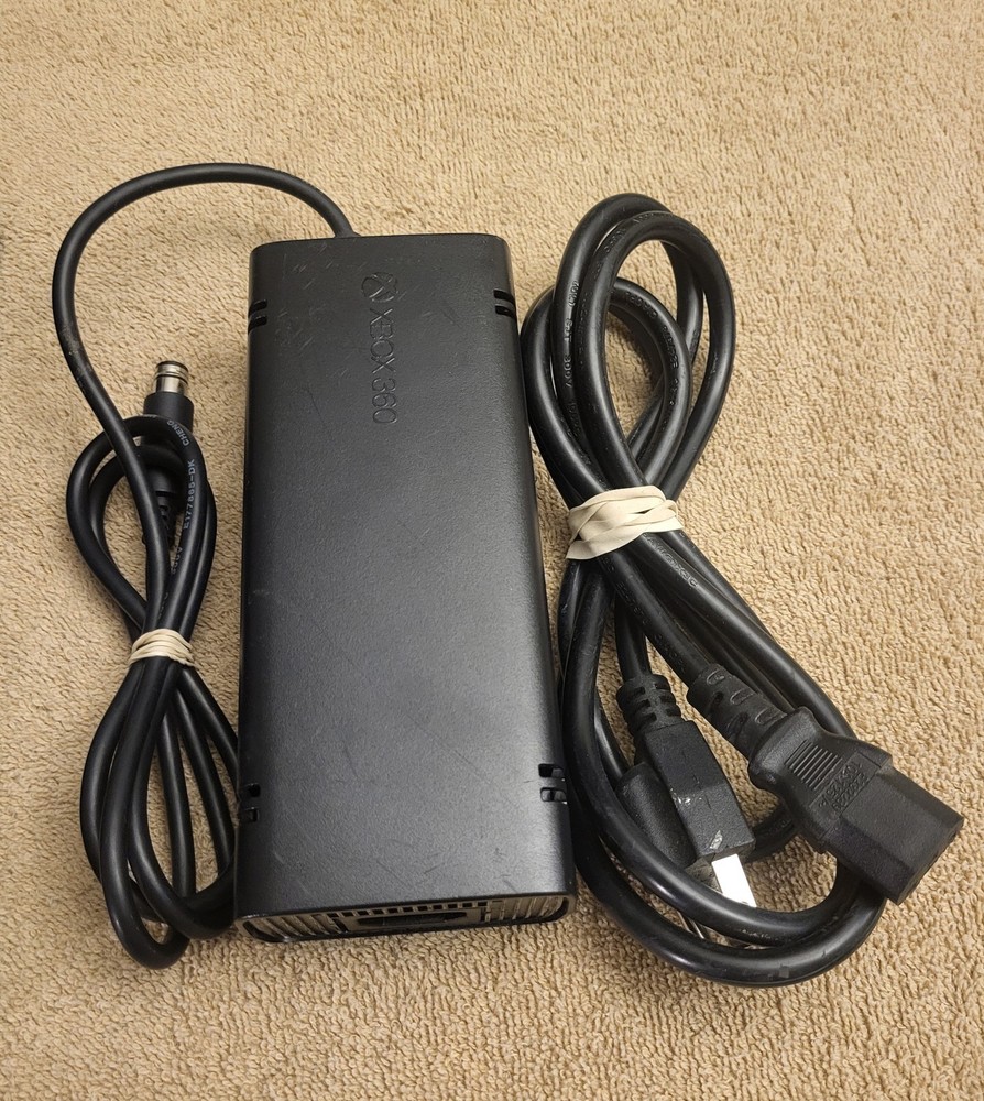 Microsoft Xbox 360 E 4GB Black Console Model 1538 W/ Power Supply