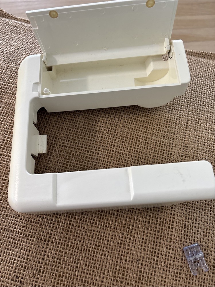 SINGER SM-14C Sewing Machine - Zigzag Free Arm - 17 Functions, Extras Tested