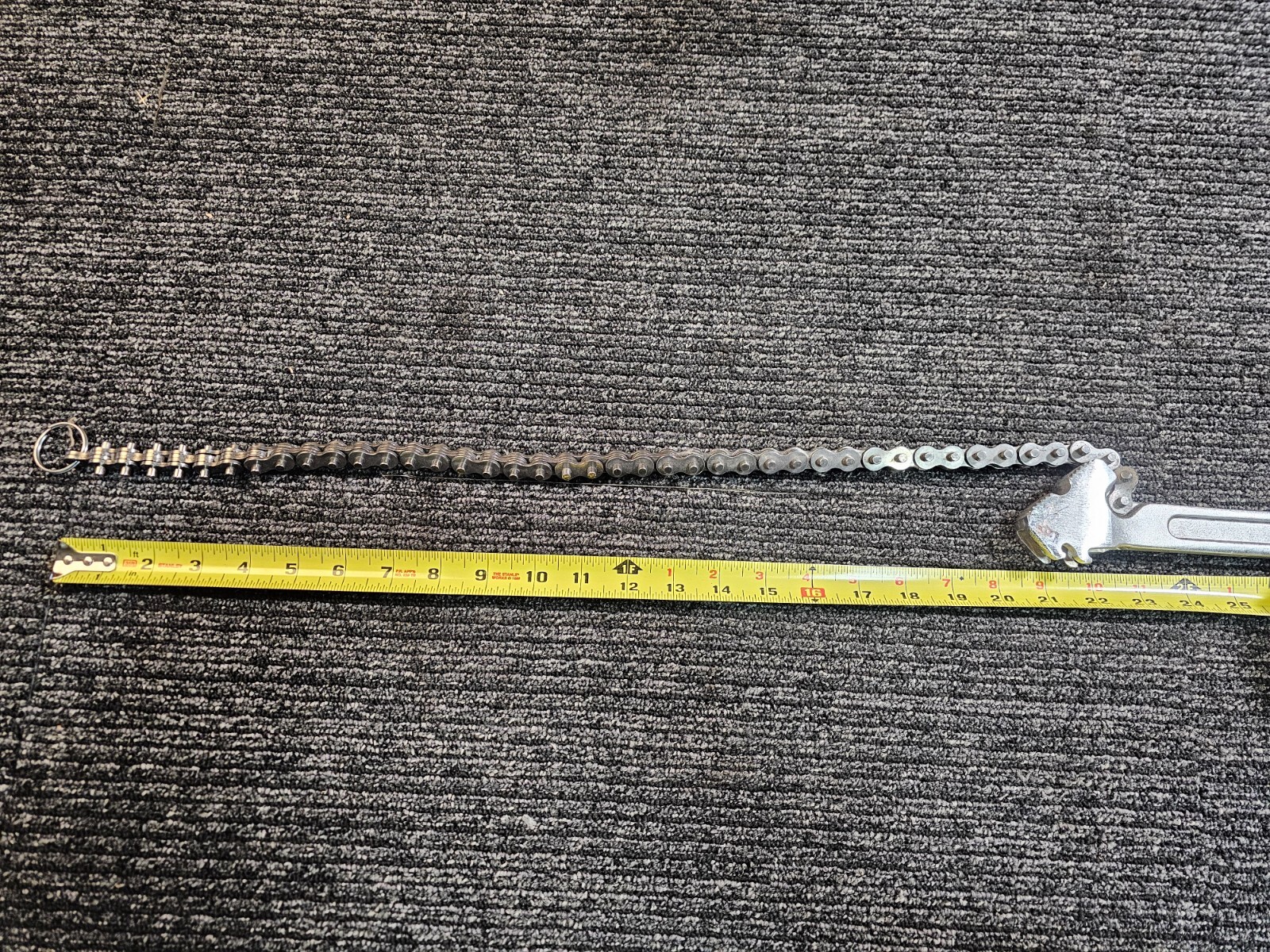 VEVOR 24-inch Chain Wrench Steel Straight Handle Tool with Chain in Silver