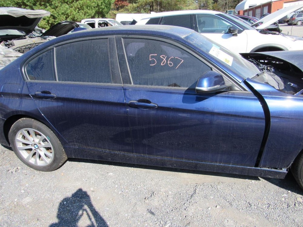 320I 2017 Glove Box 1002079