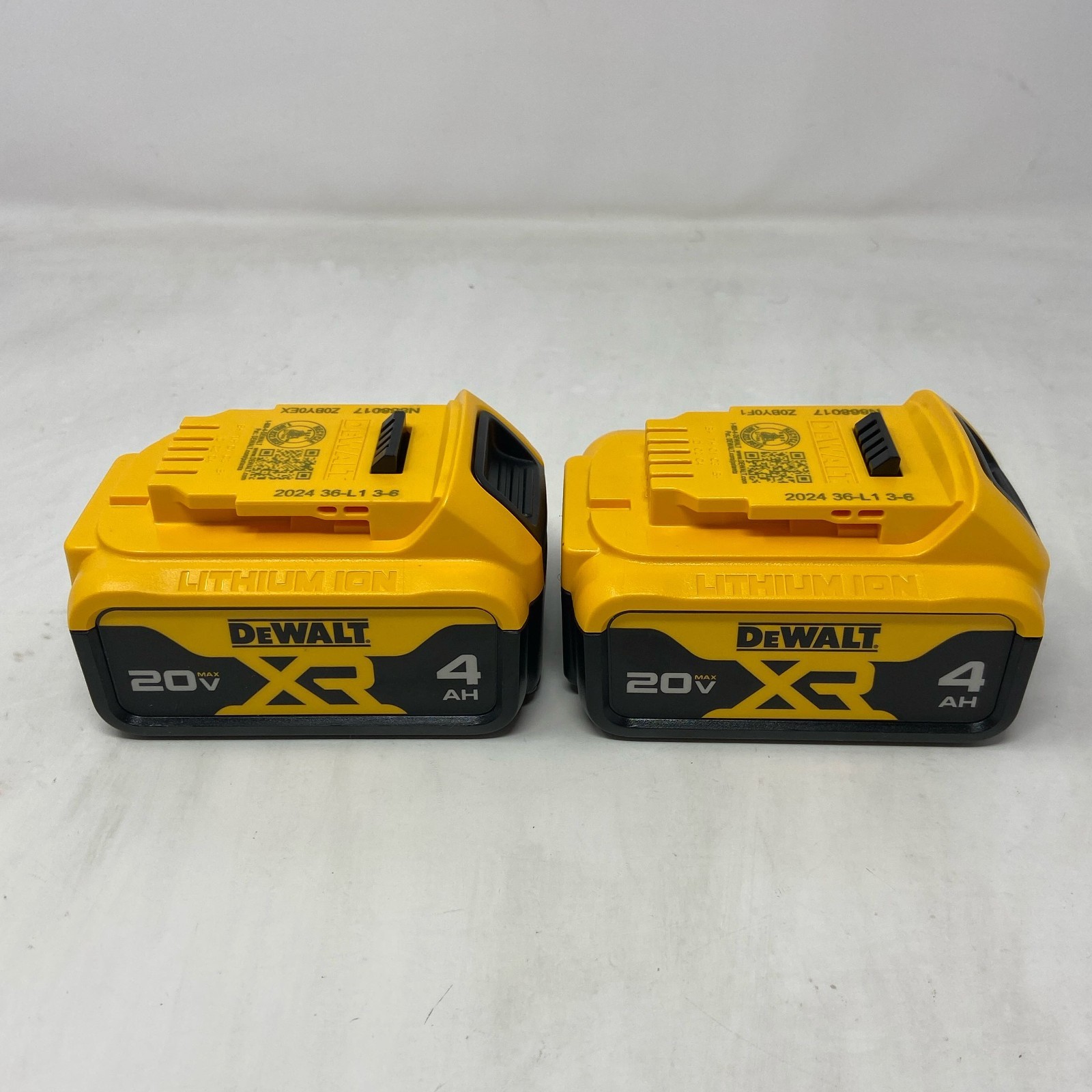DEWALT XR 20V MAX 4.0Ah Lithium-Ion Batteries DCB204 2-Pack - Yellow/Black