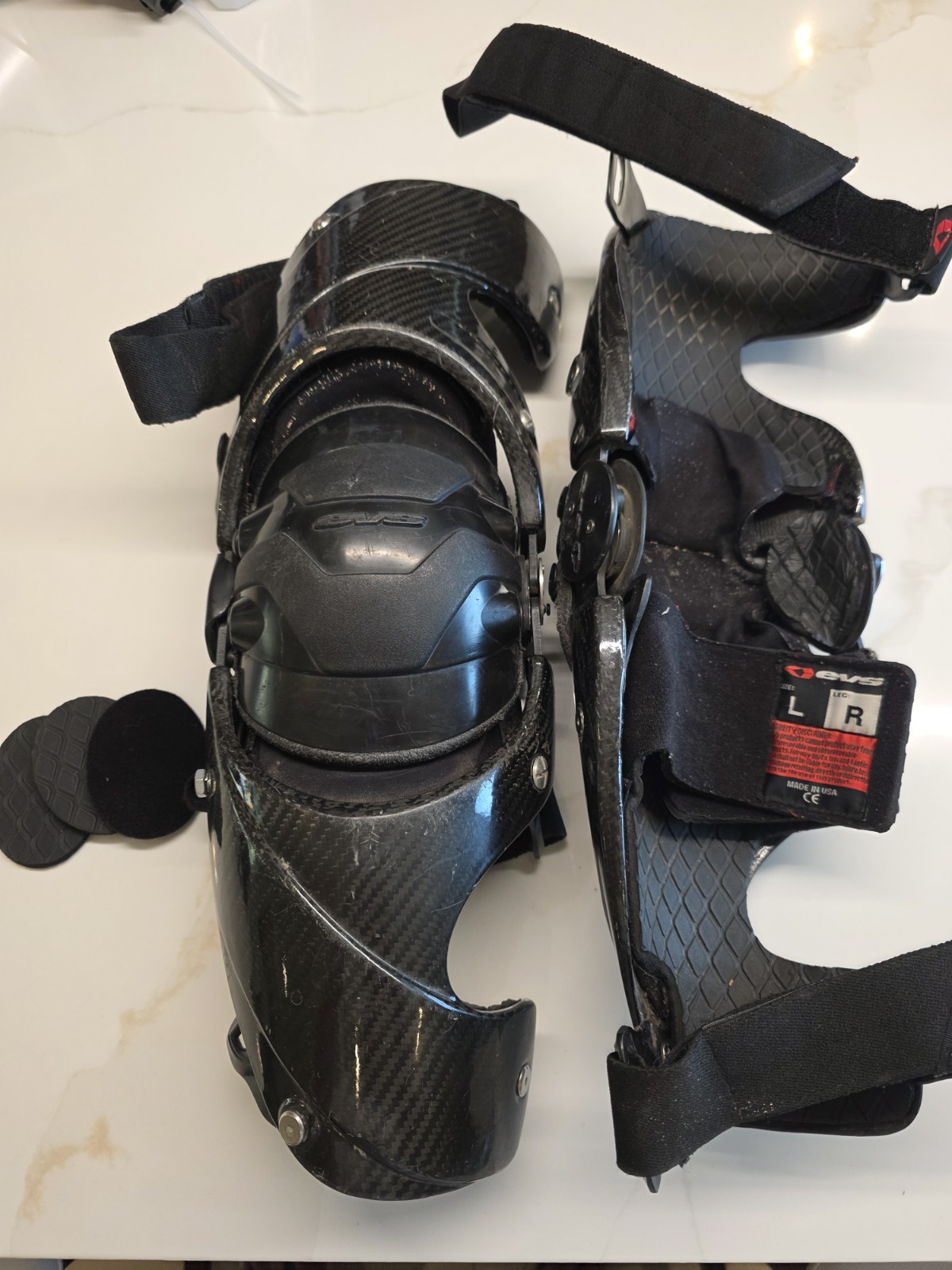 EVS Webb Carbon Knee Brace