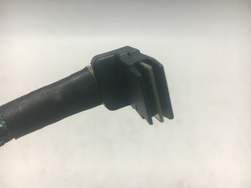 Amphenol Mini SAS RAID Cable ATD7909054EU REV AX2