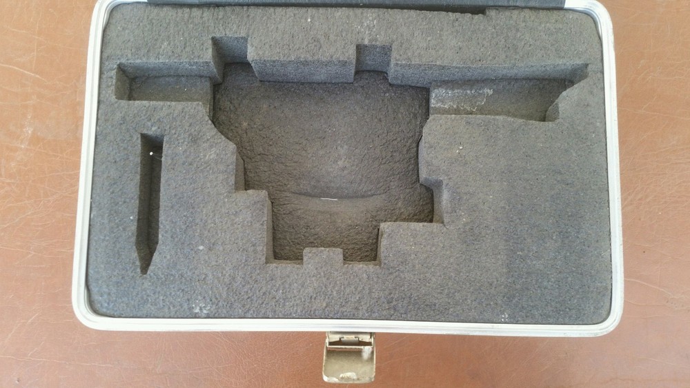BERGER INSTRUMENTS MODEL 190B WITH STORAGE CASE ((