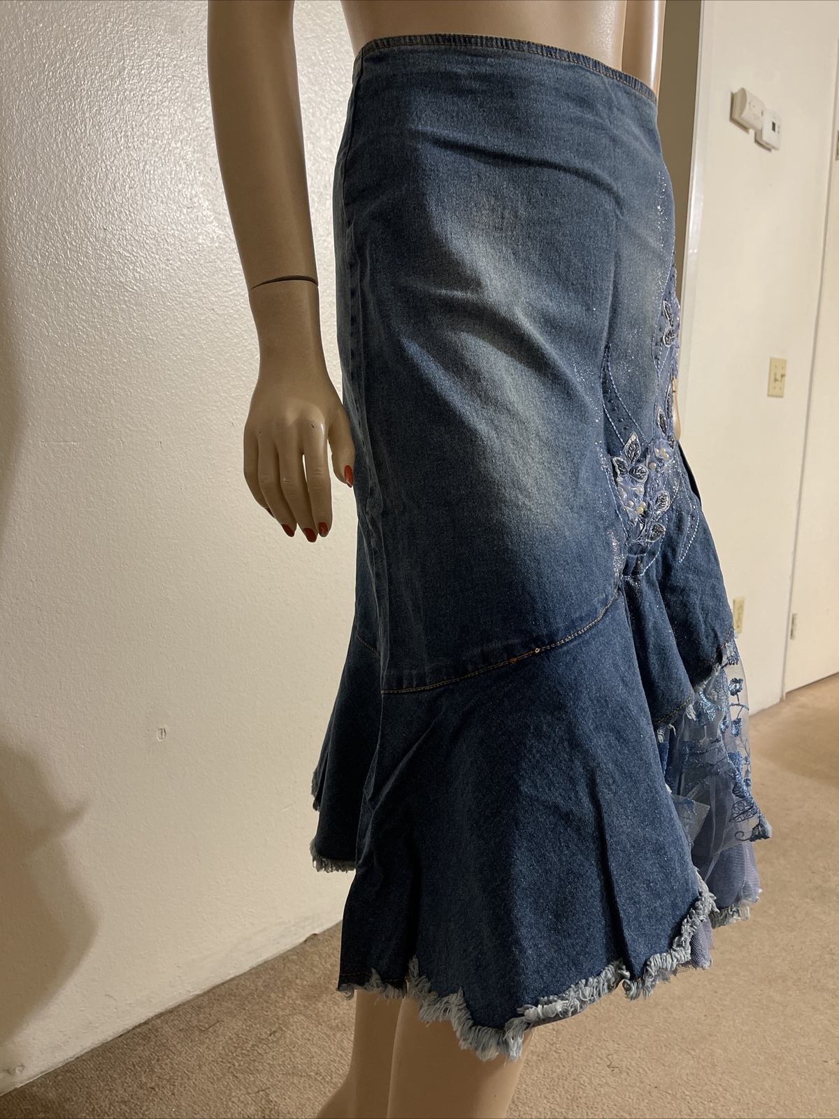 Blue Denim Casual Hippie Boho Beaded Lace Embroidery Ruffle Zip Size M Skirt 901