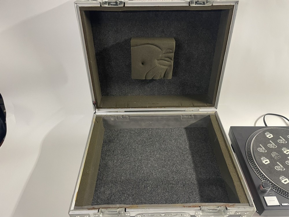 Reloop RP-2000 mk2 Direct Drive Turntable & Road Ready Vintage Case Setup
