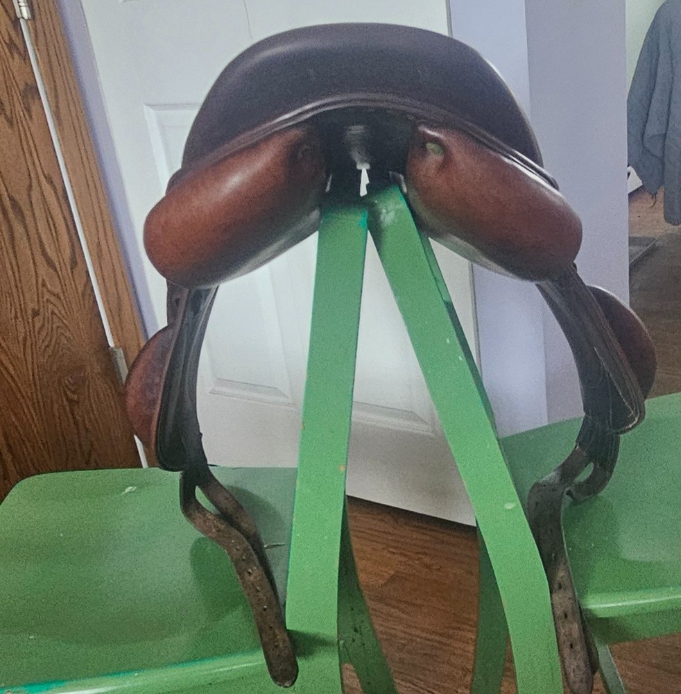 17.5" Devoucoux Chiberta Saddle Medium treeGreat Condition