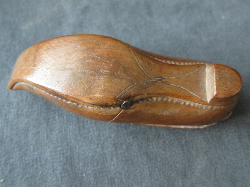 Antique 19th century treen shoe snuffbox with locking system