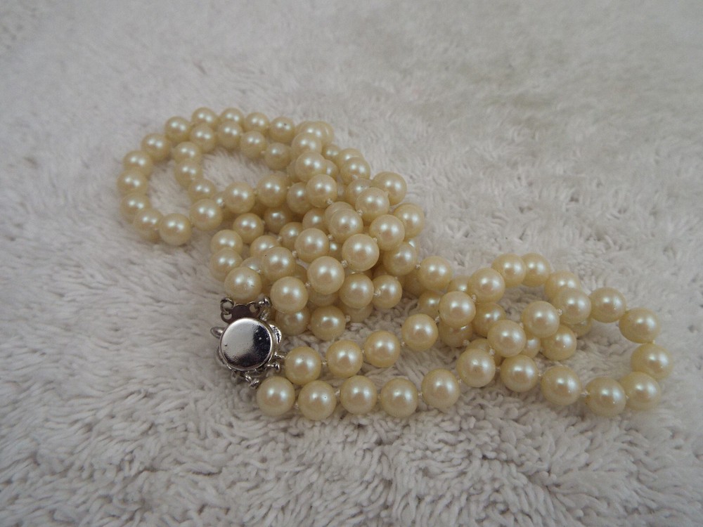 Two Strand White Bead Necklace (C61)