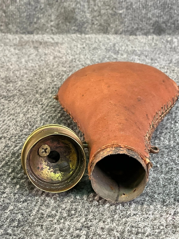 Vintage Brown Leather 🏺 Powder Flask – Muzzleloader Accessory
