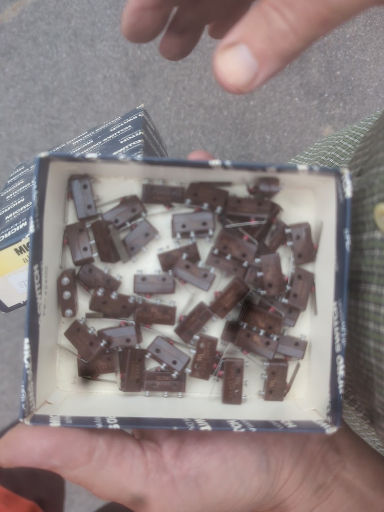 1 Honeywell 111SM1-t Microswitch Leaf Lever, Basic / Snap Action Switch Straight