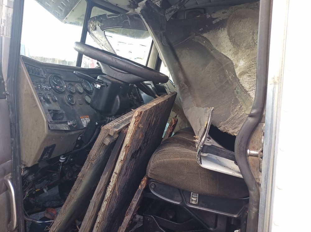 TL30500 Peterbilt Turn Switch (11771596