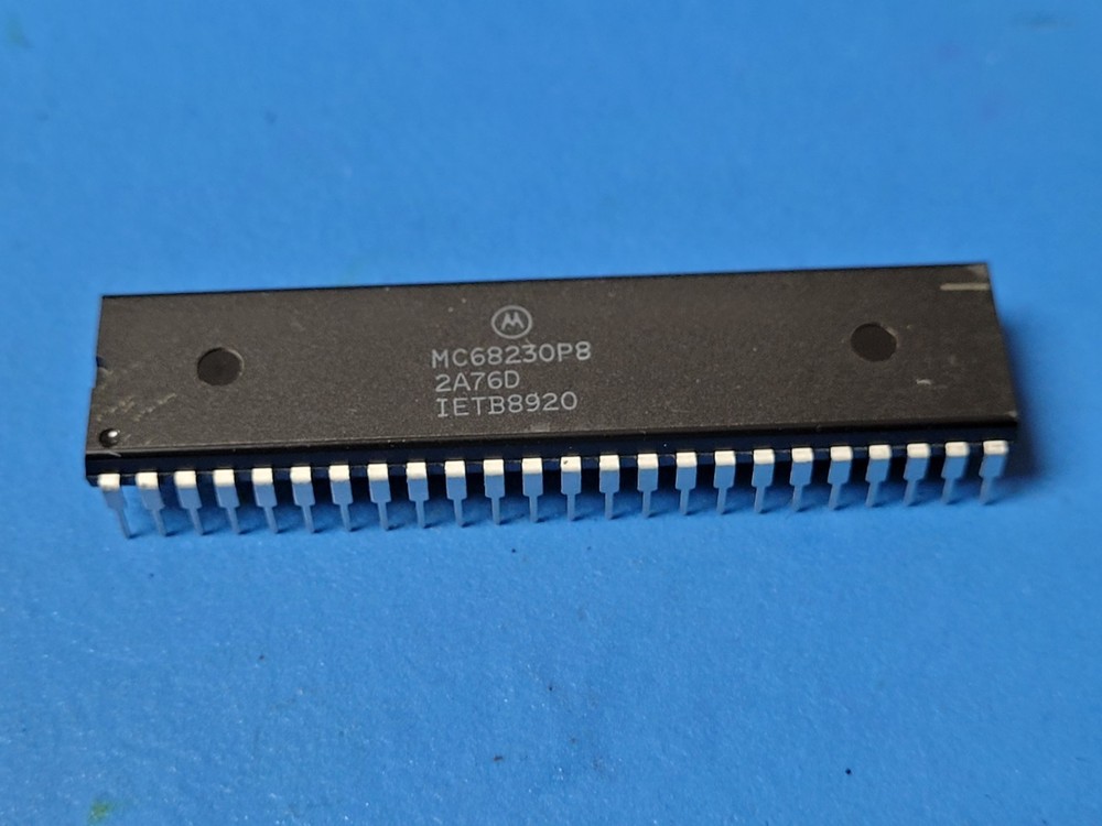 MC68230P8 MOT Parallel Interface/Timer PDIP-48