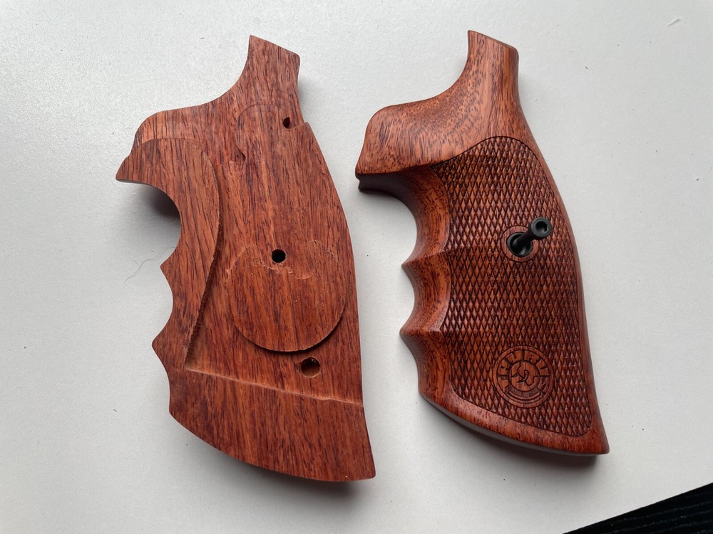 New Decorative Target Grips for Taurus Medium/Large Frame SQUARE BUTT 44, 65, 66