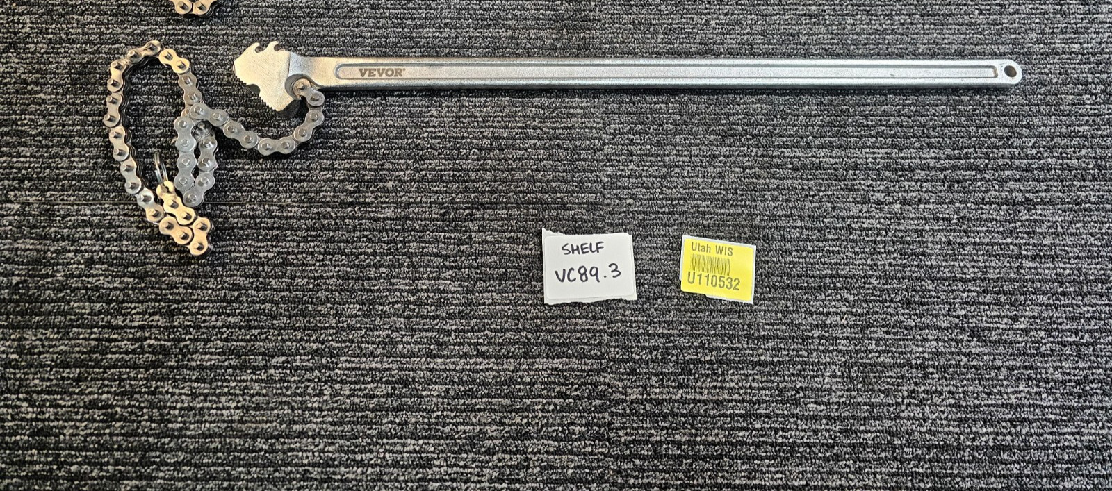 VEVOR 24-inch Chain Wrench Steel Straight Handle Tool with Chain in Silver