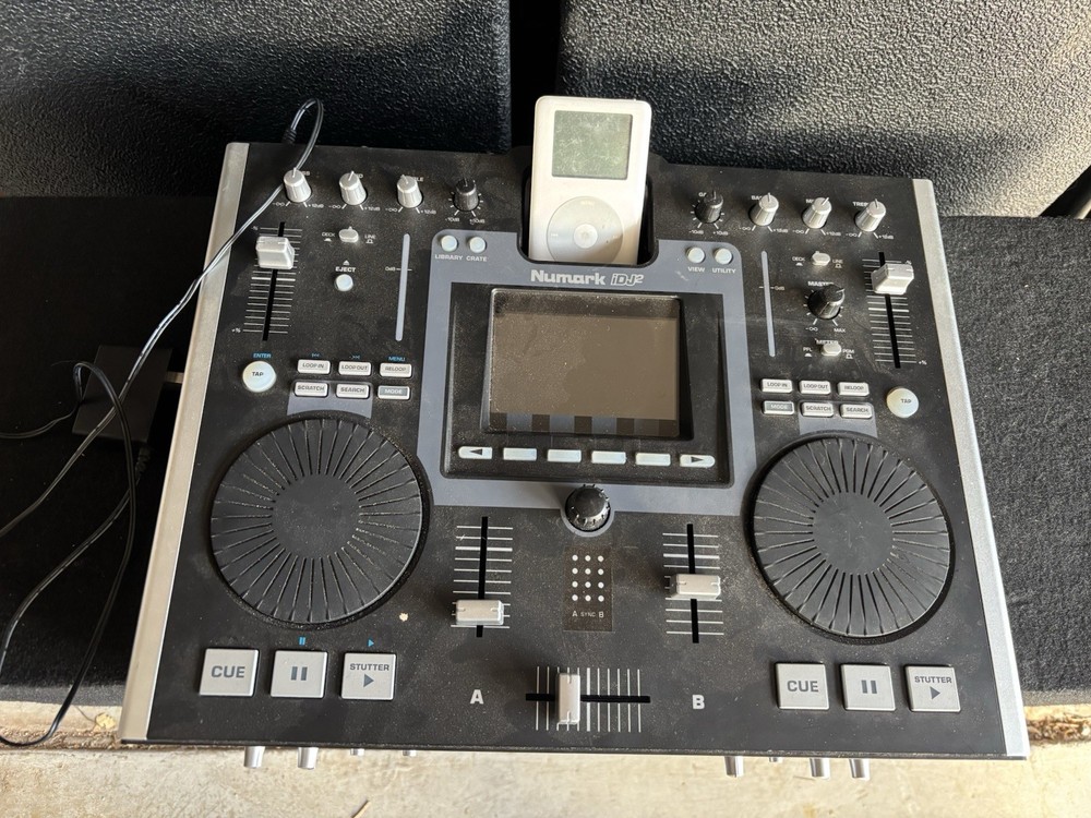 Numark iDJ2 DJ Mixing Console Compatible with iPod Mobile DJ System - TESTED