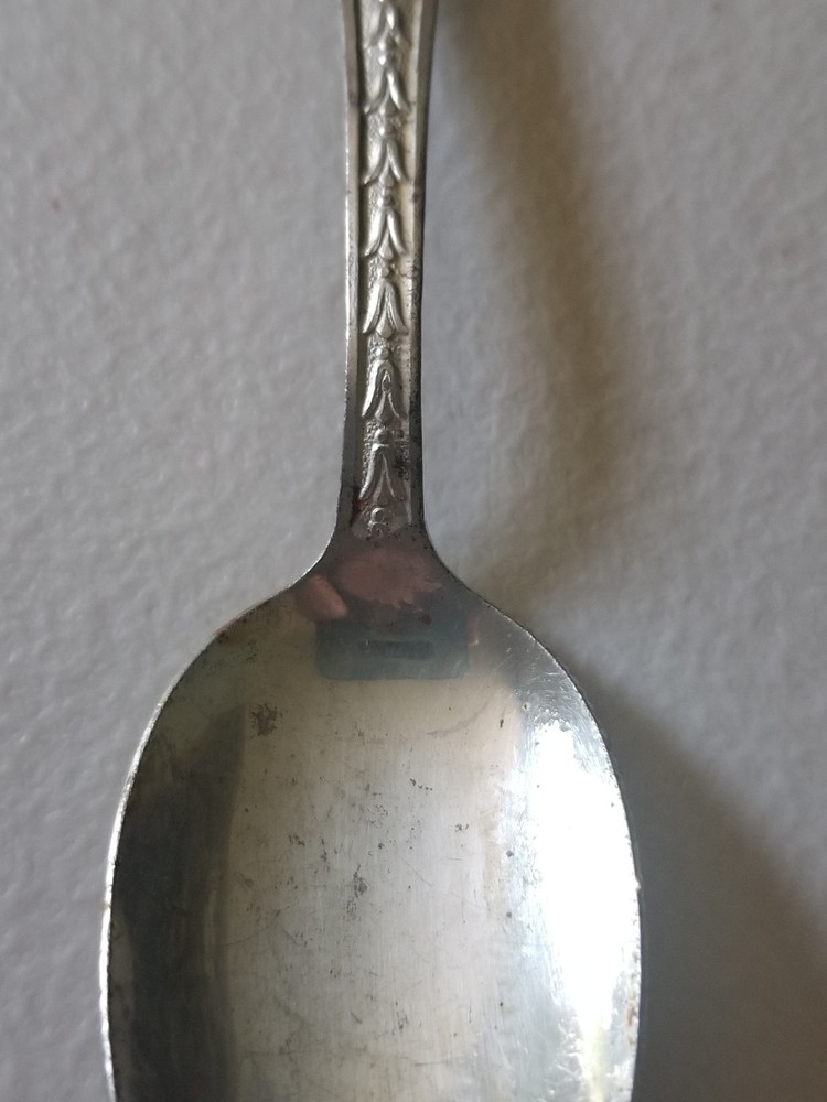 VINTAGE STANDARD SILVERPLATE SPOON 6 IN