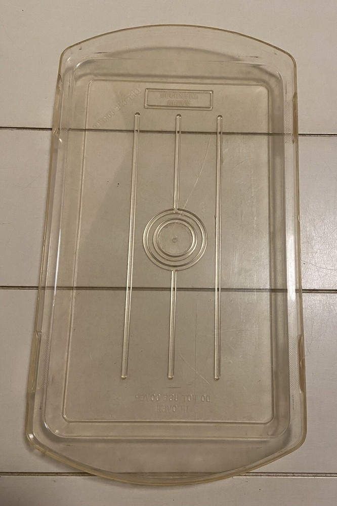 Vintage Rectangle Pan with Plastic Break Resistant Lid