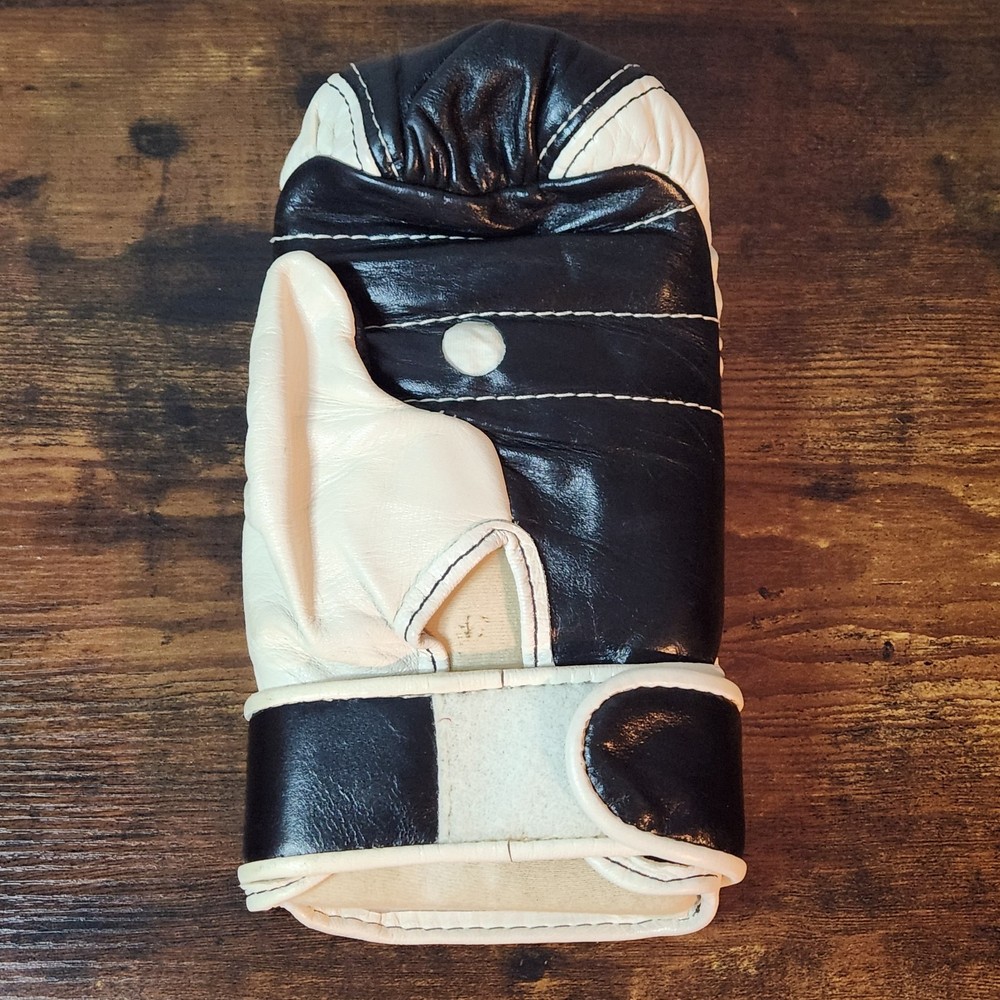 Title Boxing Training Set – 8oz Gloves, Focus Mitts & Hand Wraps