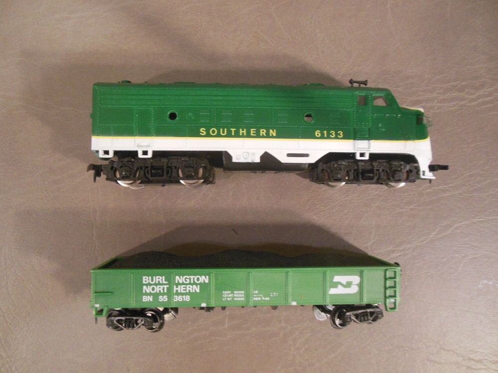 HO Model Power 1047 Silver Cloud Train Set
