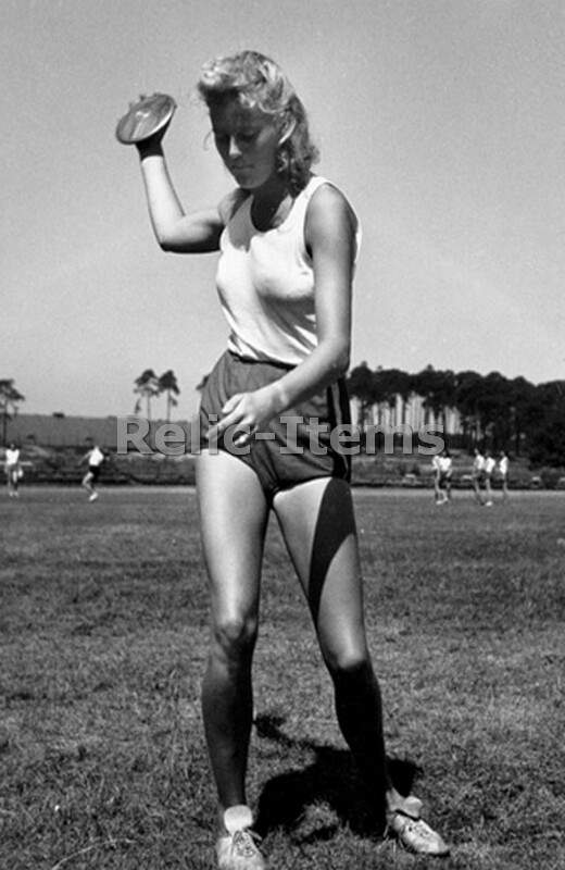 WW2 Picture Photo Member of Young women League of German Girls with Discus 1056