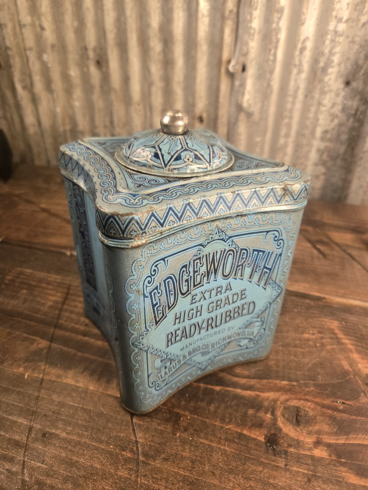 NICE! Edgeworth Ready Rubbed Tobacco Hinged Tin, Vintage