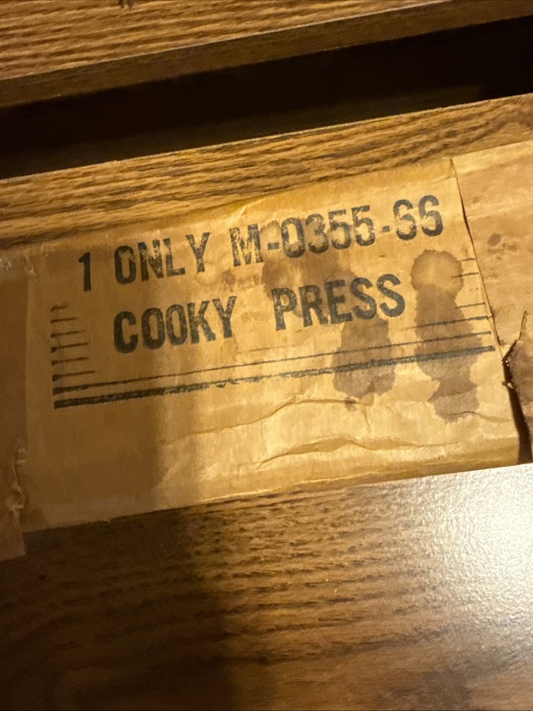 Mirro Cookie Press W/3 Tips & 12 Plates