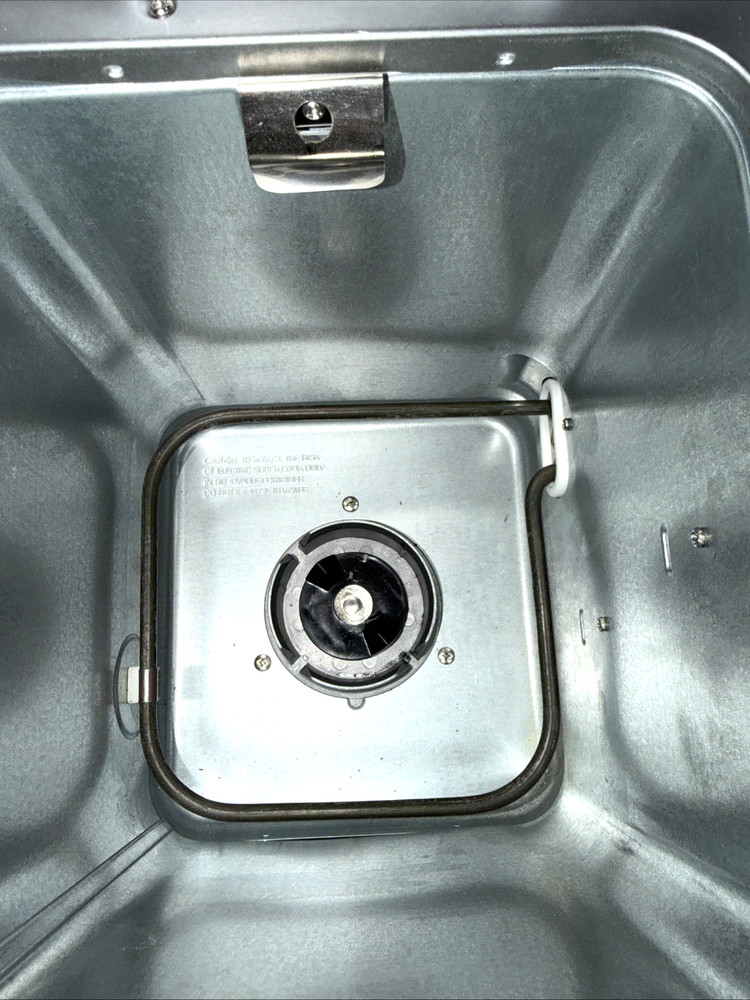 Welbilt The Bread Machine White Breadmaker ABM4900 120V