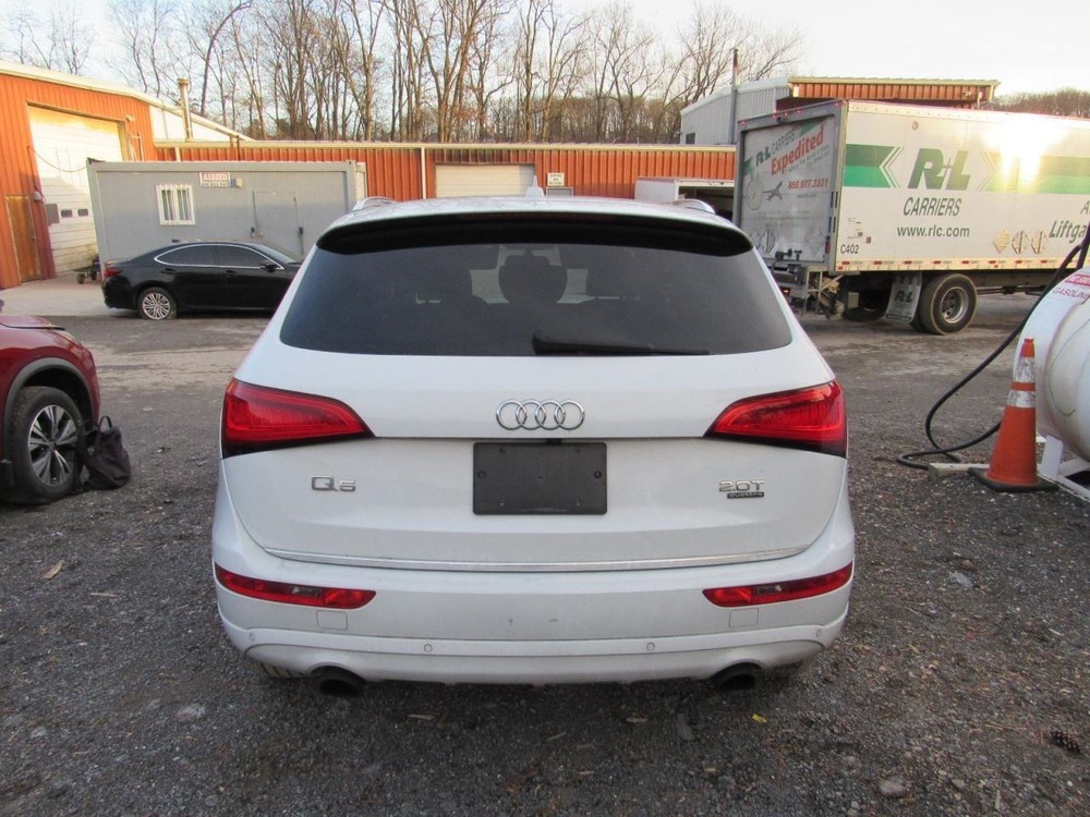 Q5 2017 Glove Box 1102002