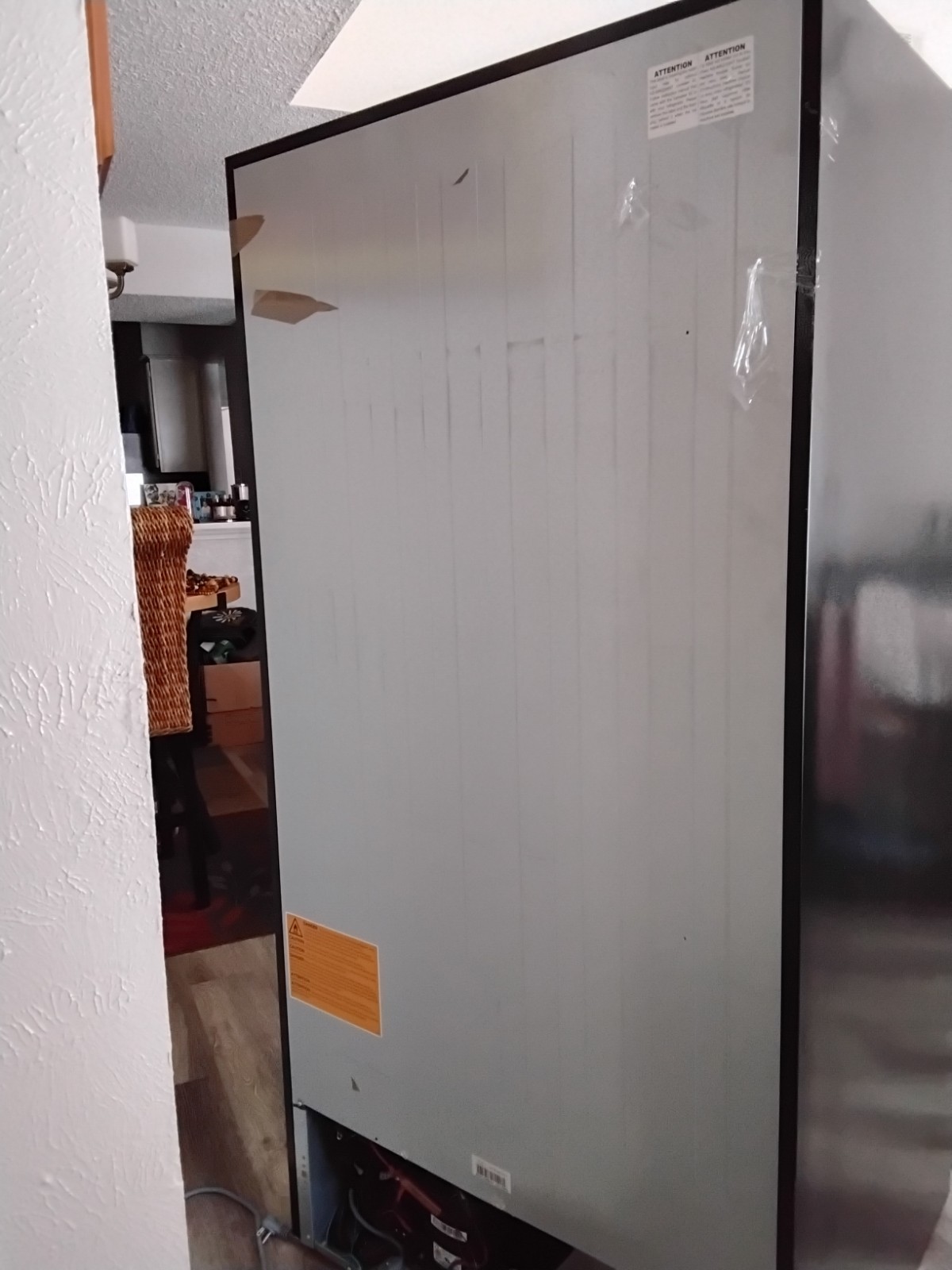 Insignia NS-RTM21SS7 VER B Top-Freezer Refrigerator Silver Stainless Steel 198.…