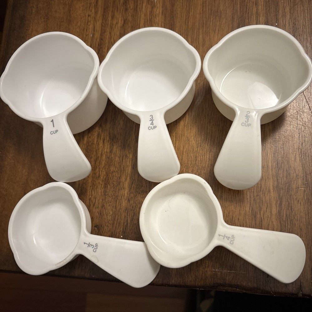 5 Vintage Tupperware White Curved Handle Plastic Measuring Cups