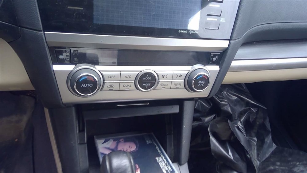 LEGACY 2017 Glove Box 2043205