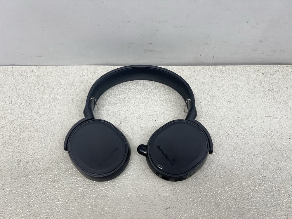 SteelSeries Arctis 5 Gaming Headset - Black -