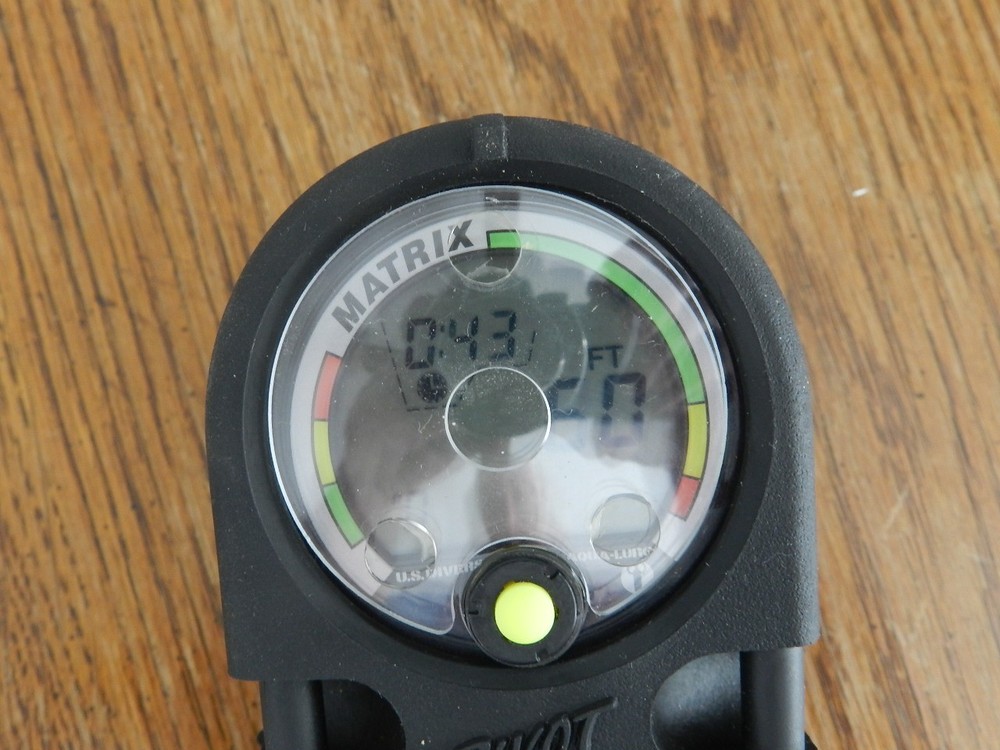 US DIVERS REGULATOR SET- SERVICED