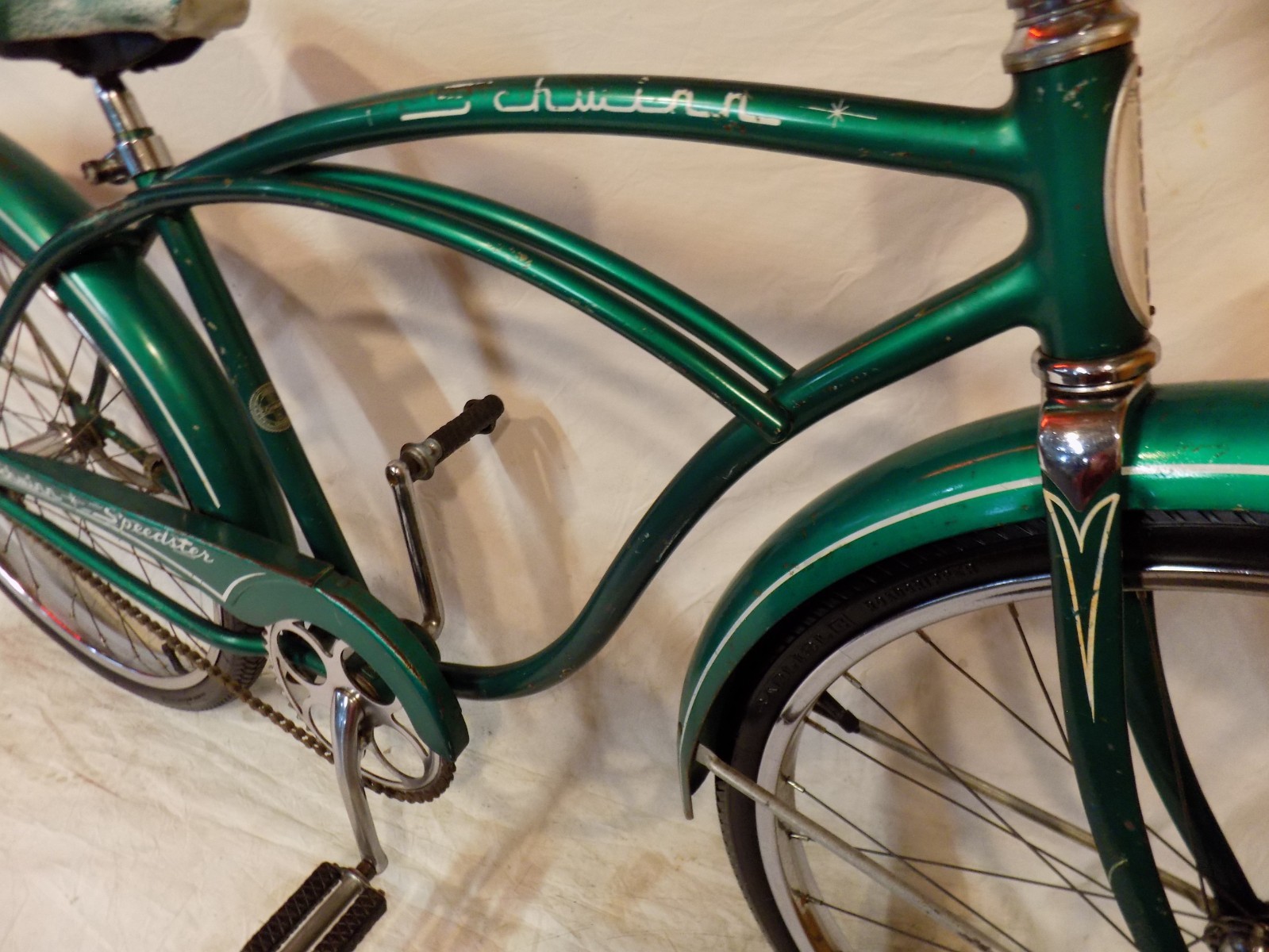 1957 SCHWINN SPEEDSTER MENS AMERICAN 24 BIKE GREEN TYPHOON JAGUAR TIGER CORVETTE