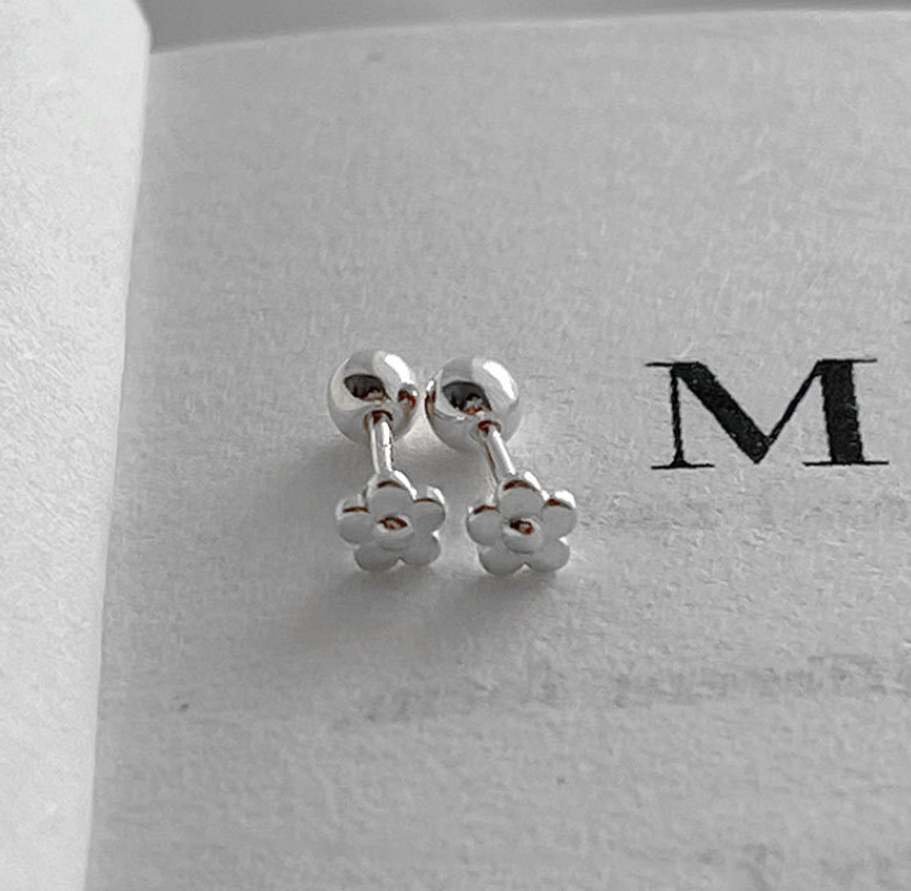 Solid STERLING SILVER Tiny 5mm Daisy Flower SCREW BACK STUD EARRINGS Gift I66
