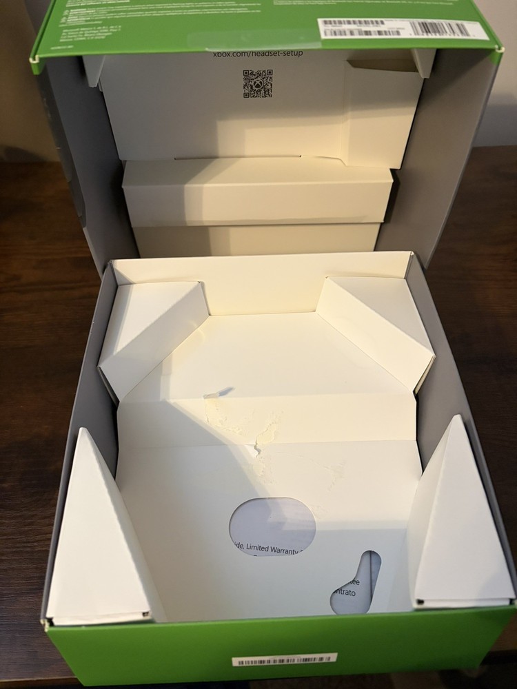 Xbox Wireless Headset Pre-owned with box