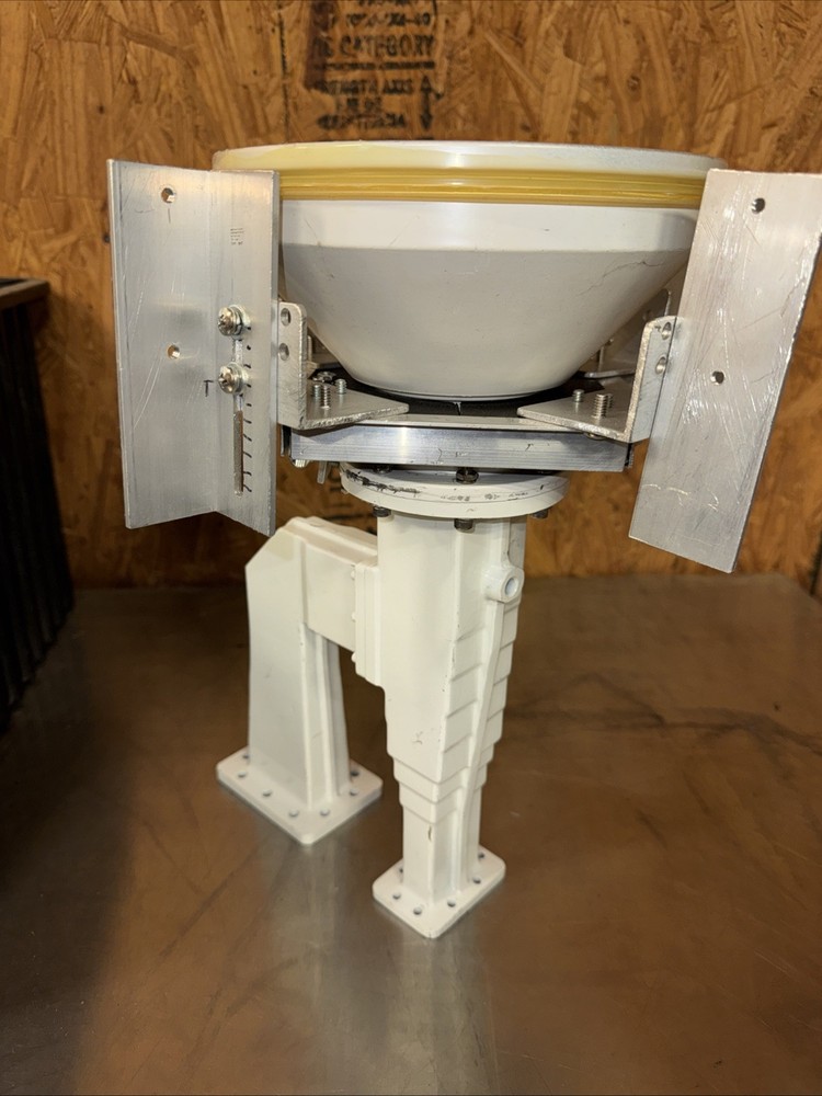 GD Satcom RF Feed + Compact Parabolic Reflector on Fixed Mount *UNTESTED* maof